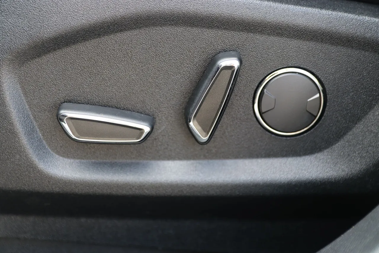 2017 Ford Edge — photo 13 of 32