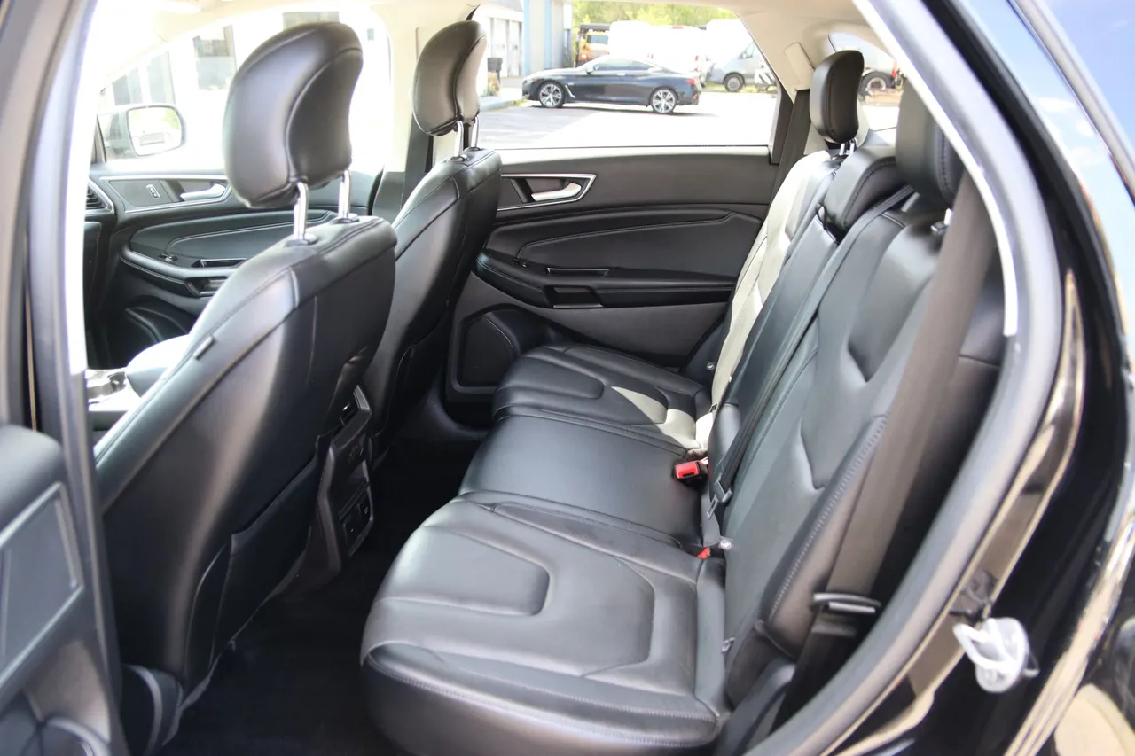 2017 Ford Edge — photo 16 of 32