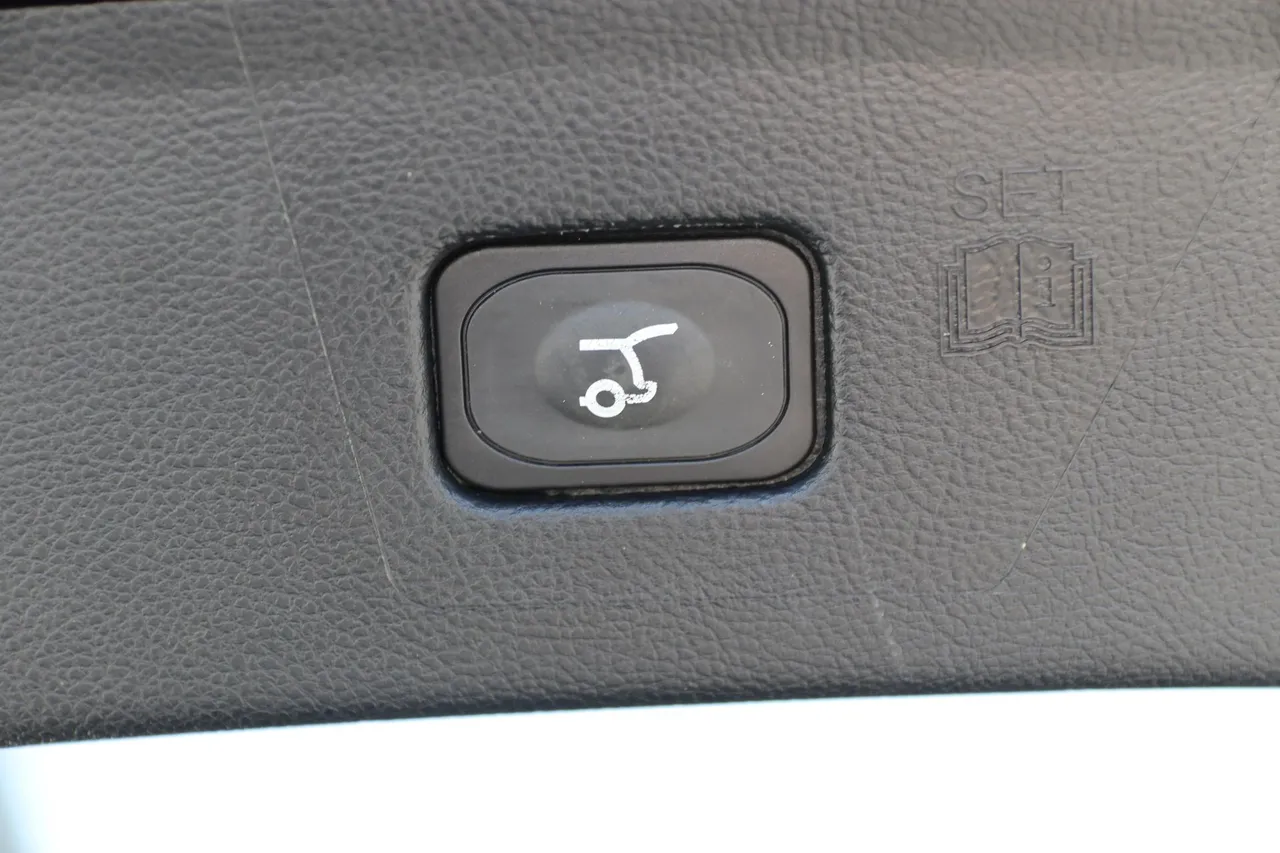 2017 Ford Edge — photo 19 of 32