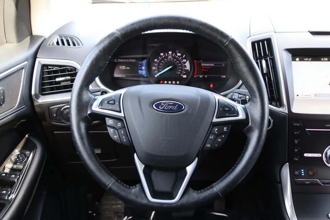 2017 Ford Edge — photo 21 of 32