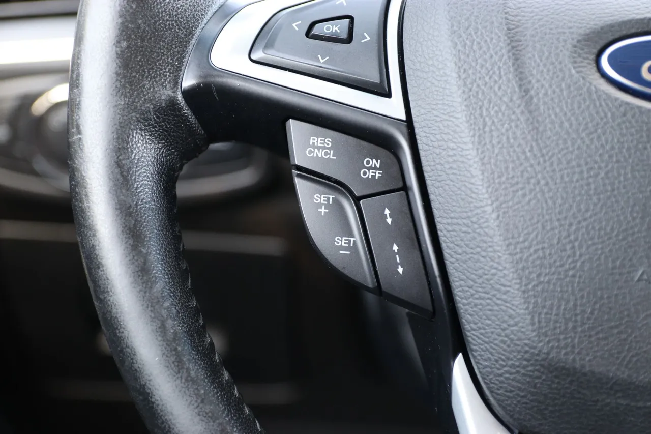 2017 Ford Edge — photo 22 of 32