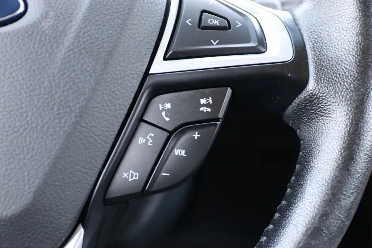 2017 Ford Edge — photo 23 of 32