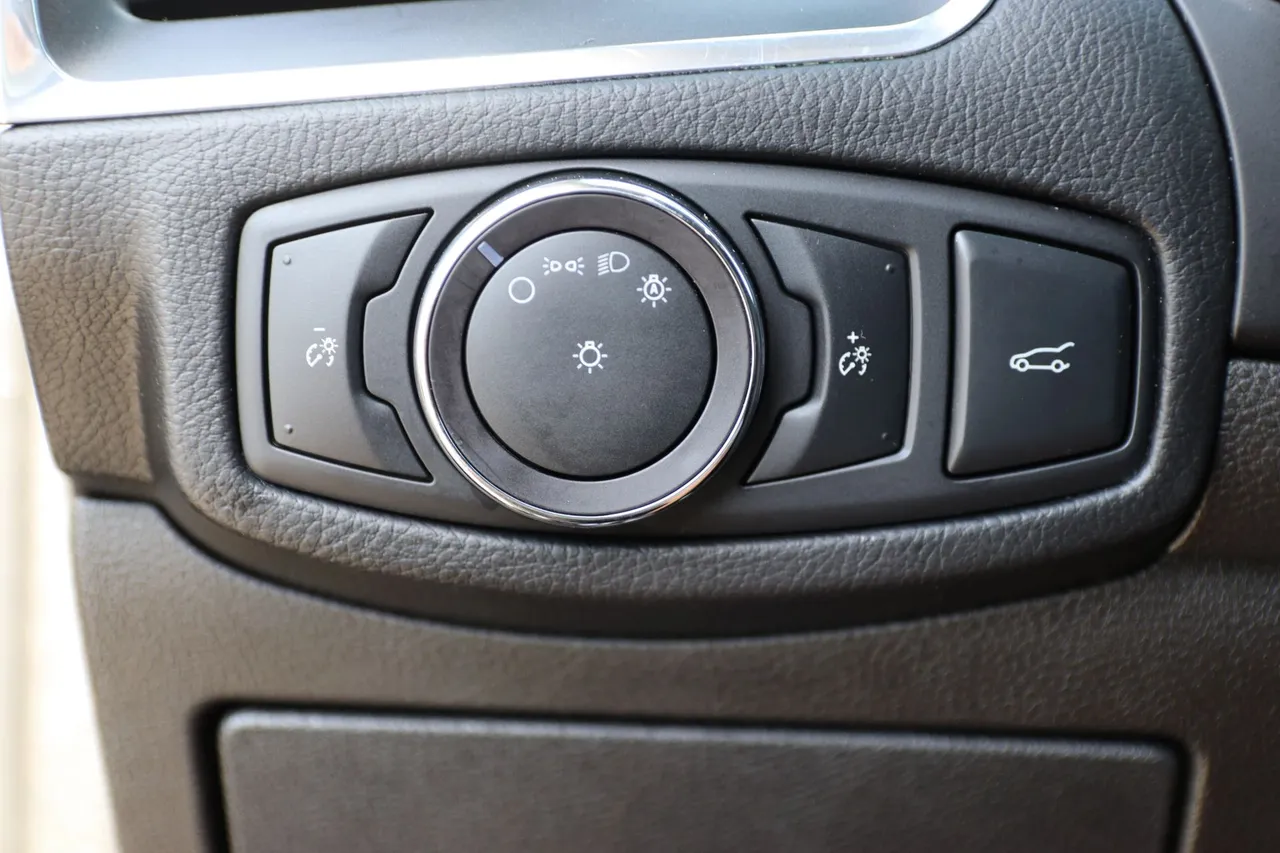 2017 Ford Edge — photo 25 of 32