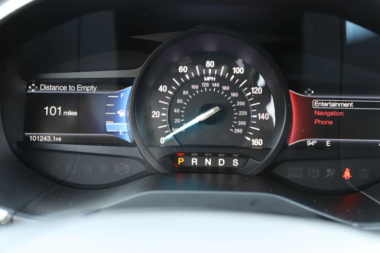 2017 Ford Edge — photo 26 of 32