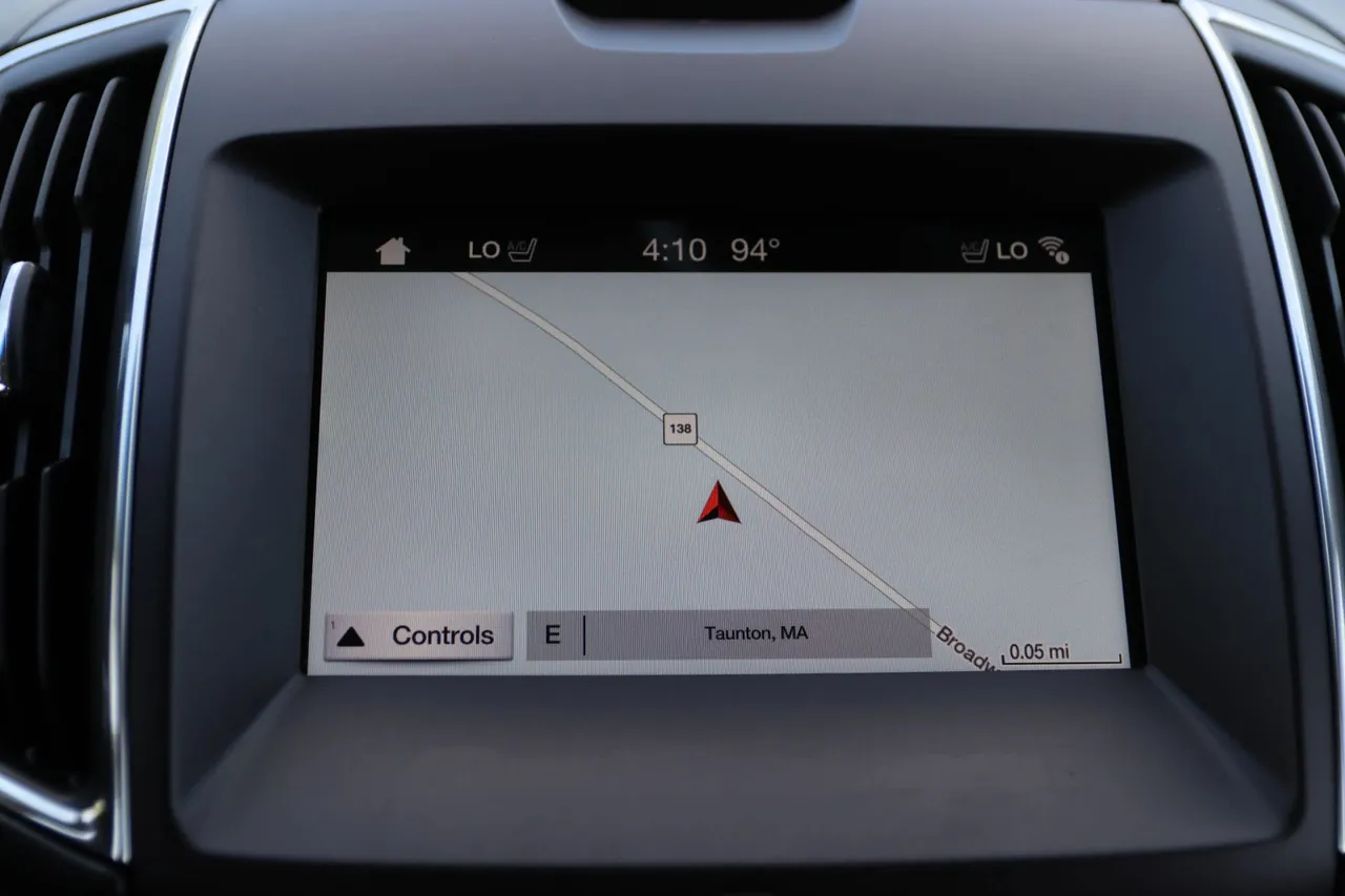 2017 Ford Edge — photo 27 of 32