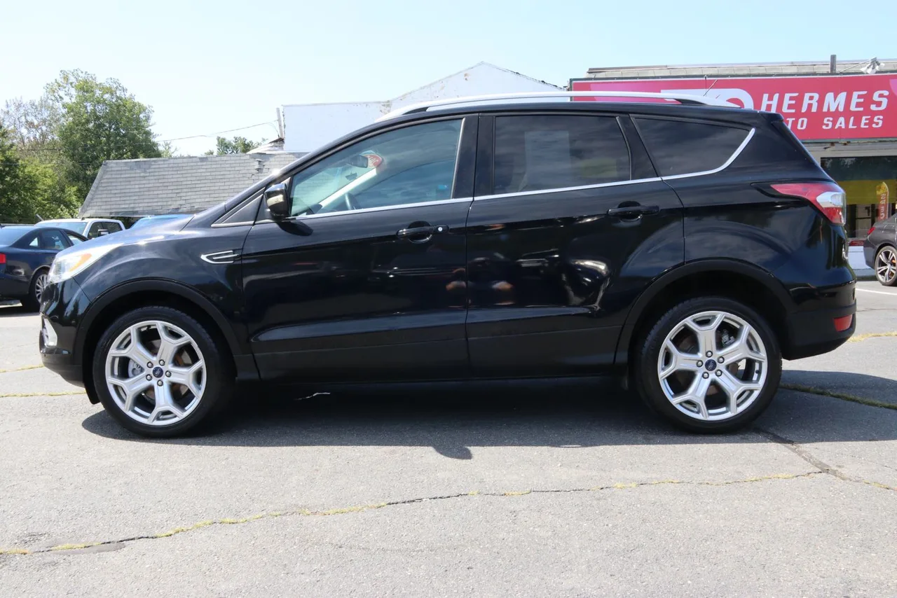 2017 Ford Escape — photo 2 of 32