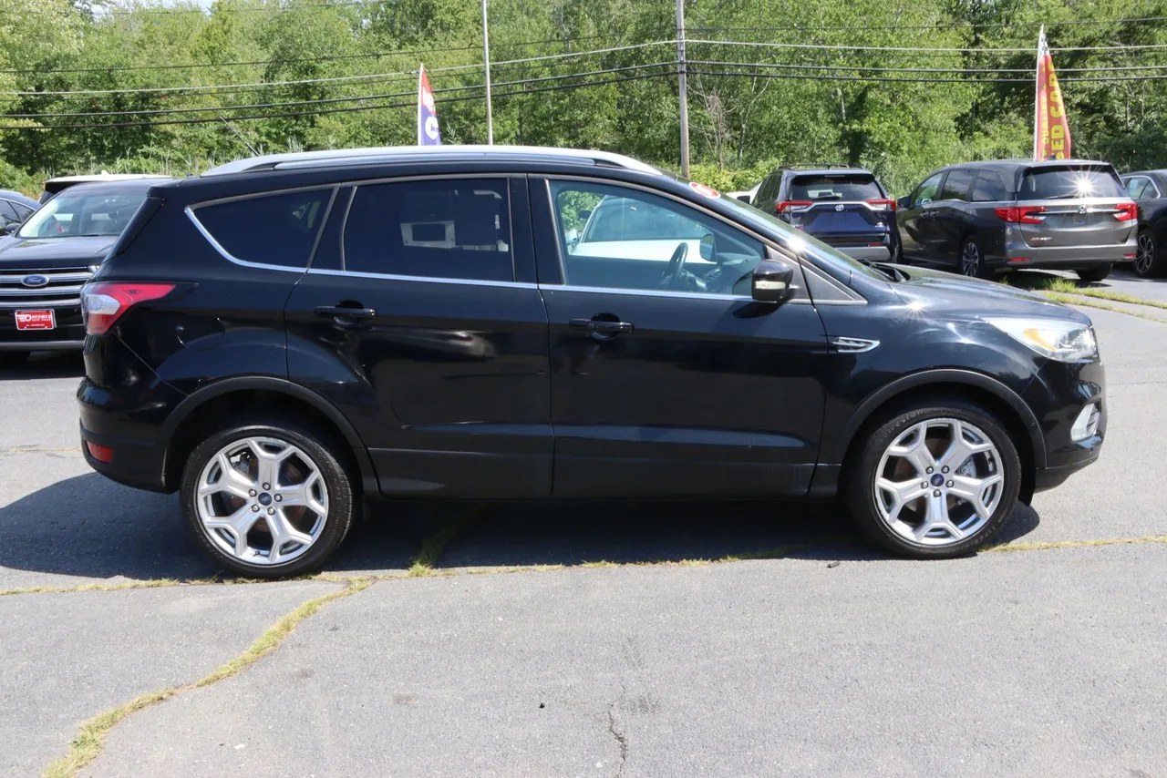 2017 Ford Escape — photo 8 of 32