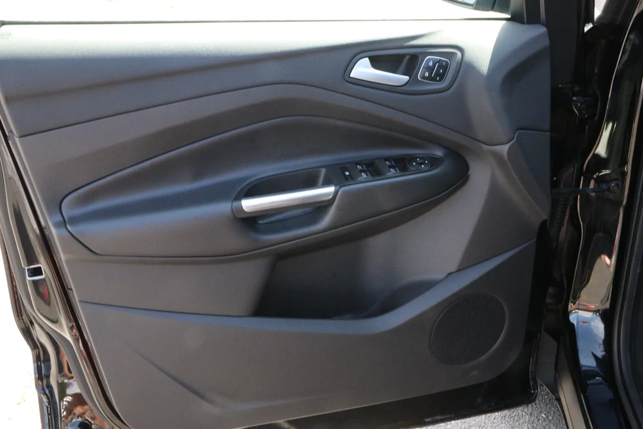 2017 Ford Escape — photo 13 of 32