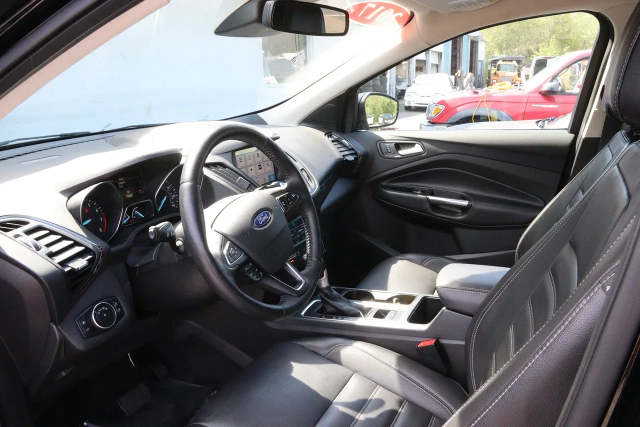 2017 Ford Escape — photo 17 of 32