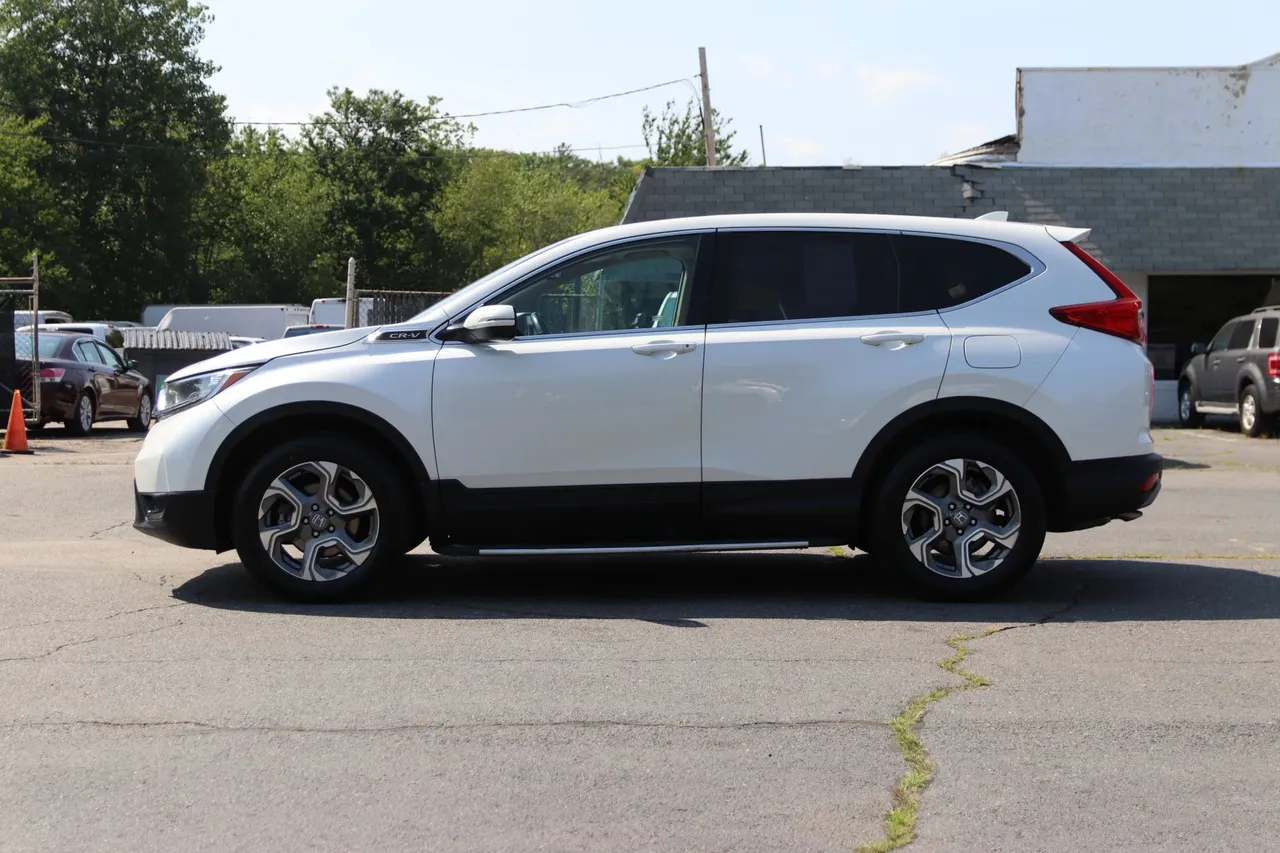 2017 Honda CR-V — photo 2 of 30