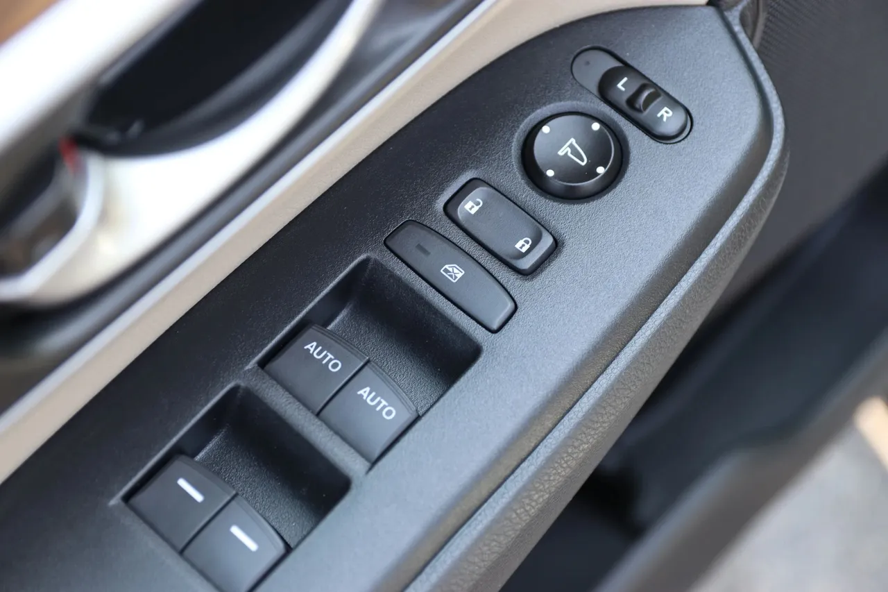 2017 Honda CR-V — photo 10 of 30