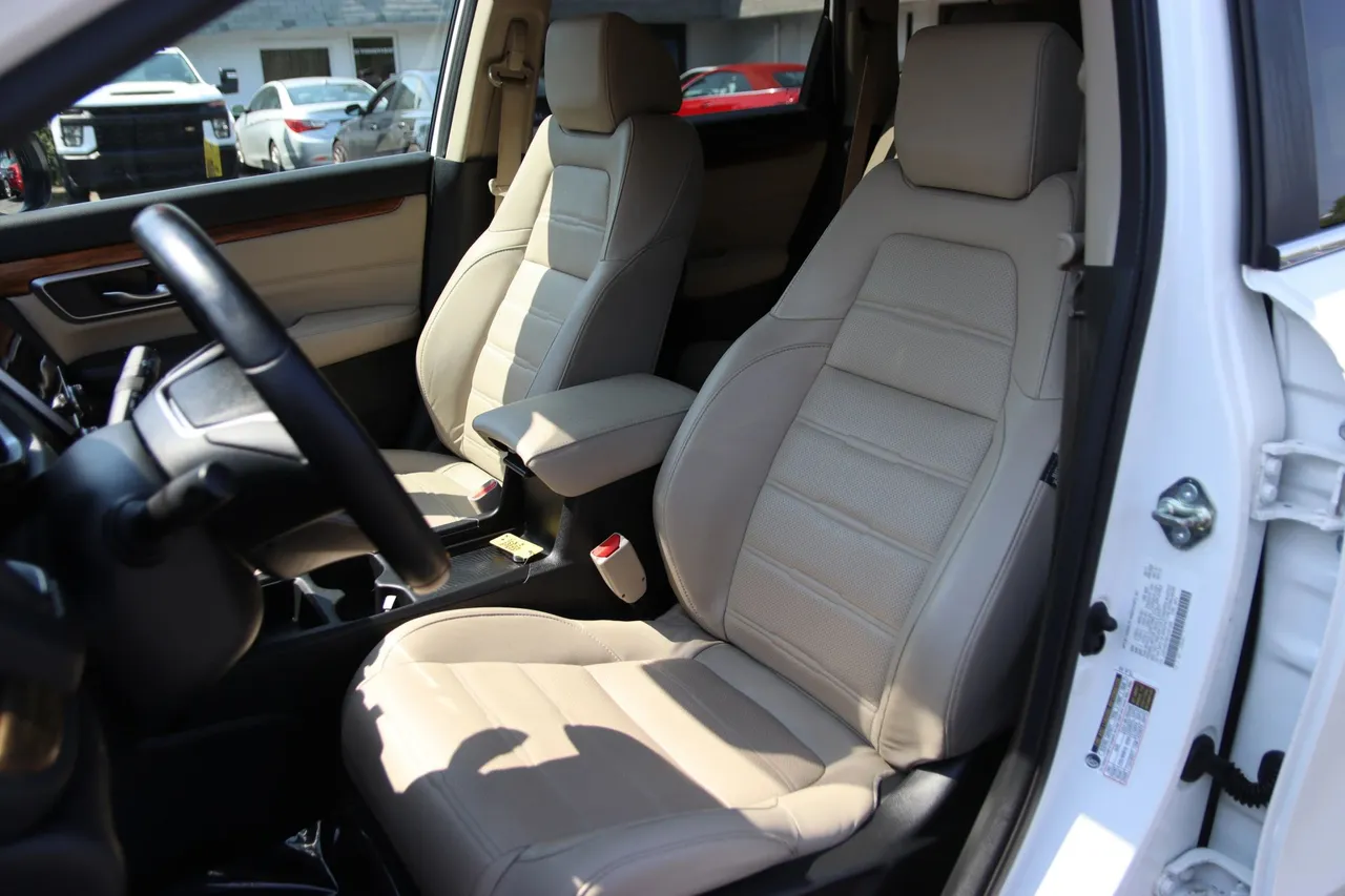 2017 Honda CR-V — photo 12 of 30