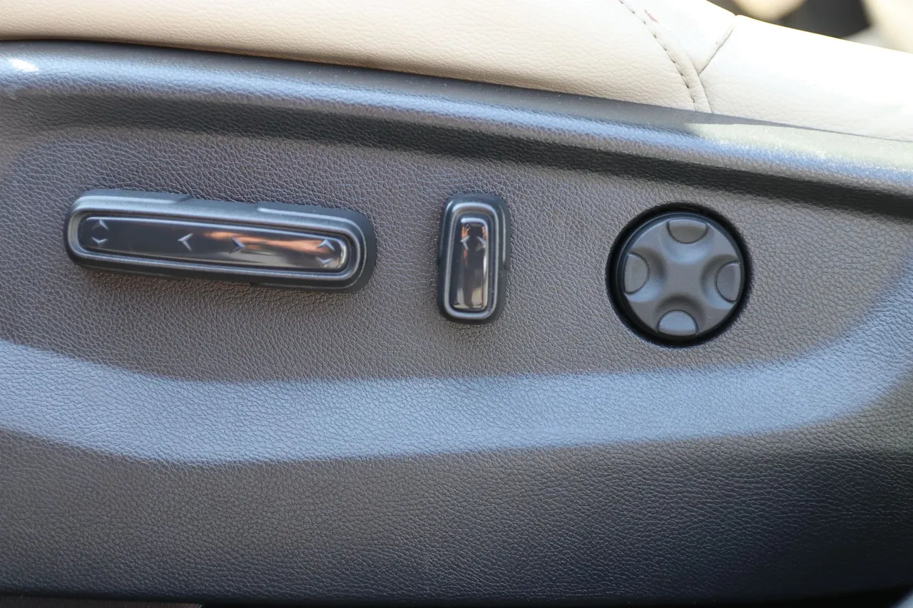 2017 Honda CR-V — photo 13 of 30