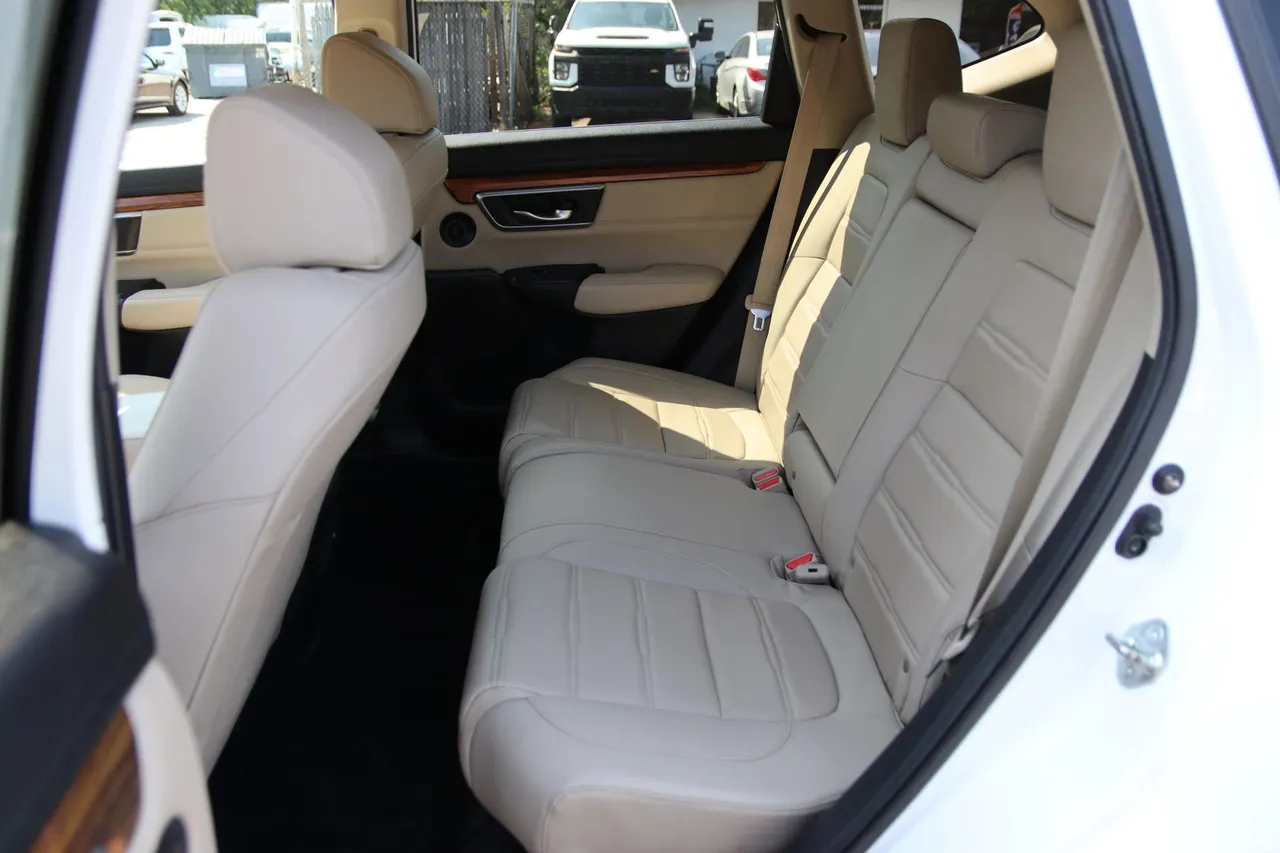2017 Honda CR-V — photo 15 of 30