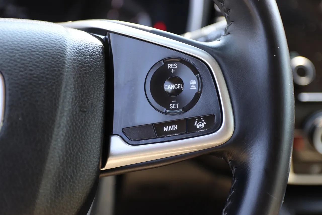 2017 Honda CR-V — photo 22 of 30