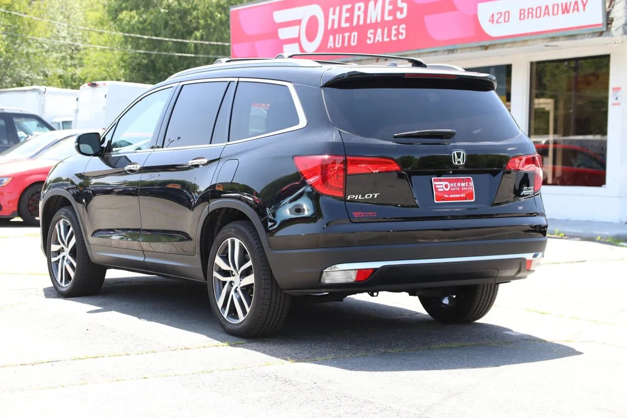 2017 Honda Pilot — photo 3 of 36