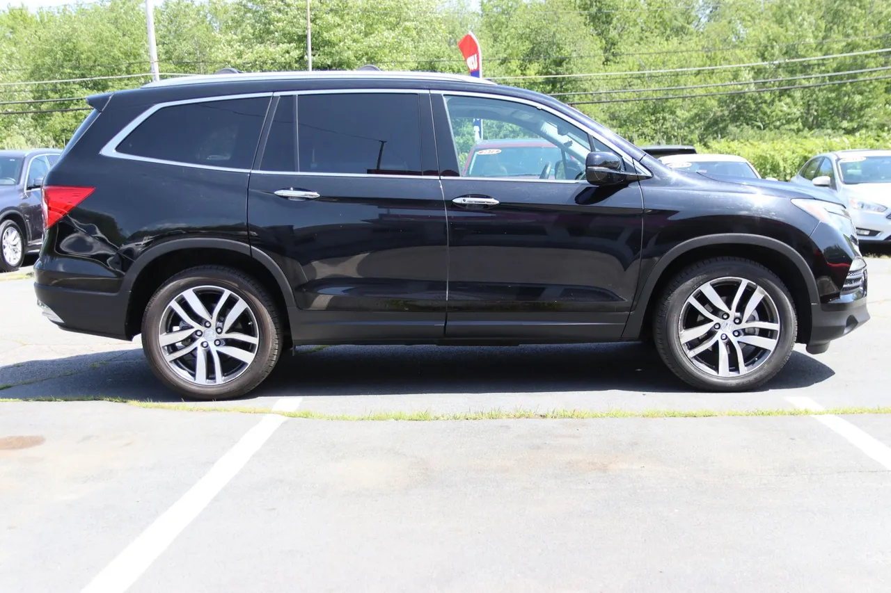 2017 Honda Pilot — photo 6 of 36