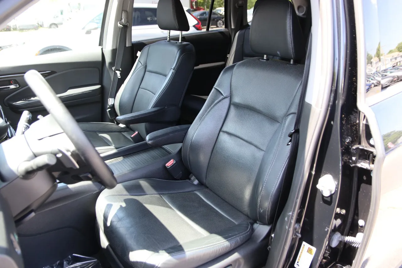 2017 Honda Pilot — photo 12 of 36