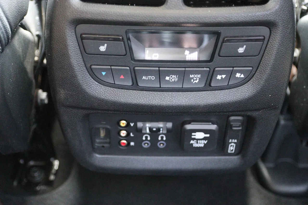 2017 Honda Pilot — photo 17 of 36