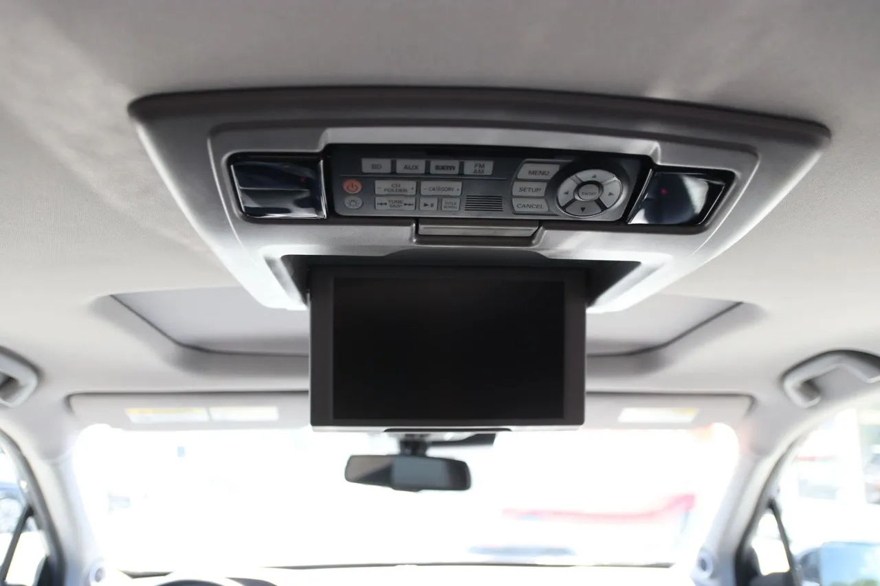 2017 Honda Pilot — photo 18 of 36