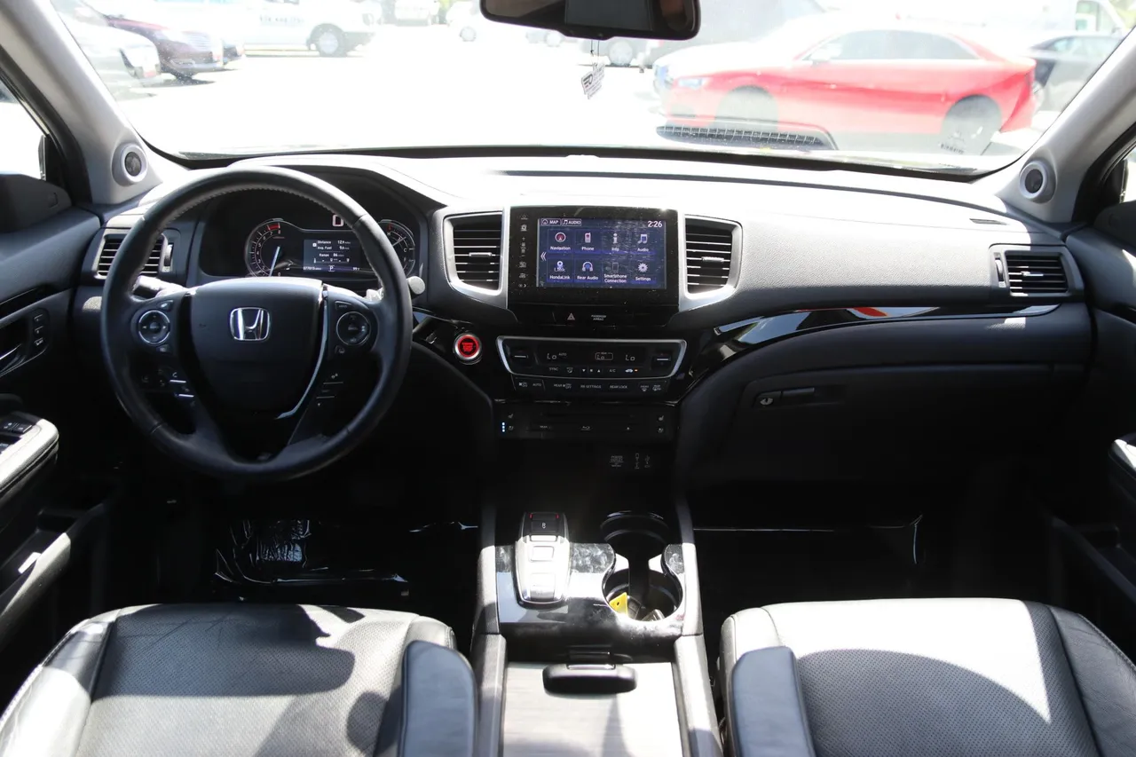 2017 Honda Pilot — photo 24 of 36