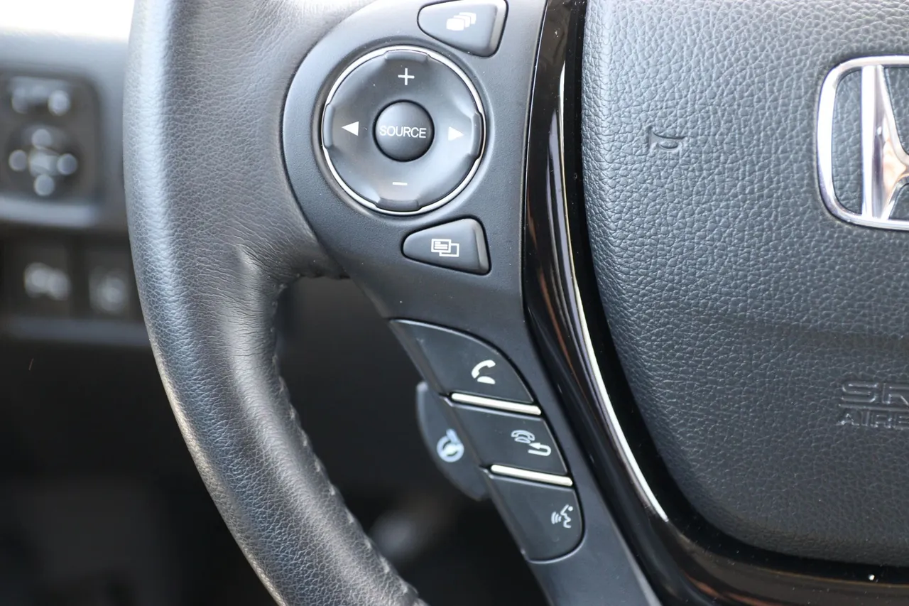 2017 Honda Pilot — photo 27 of 36