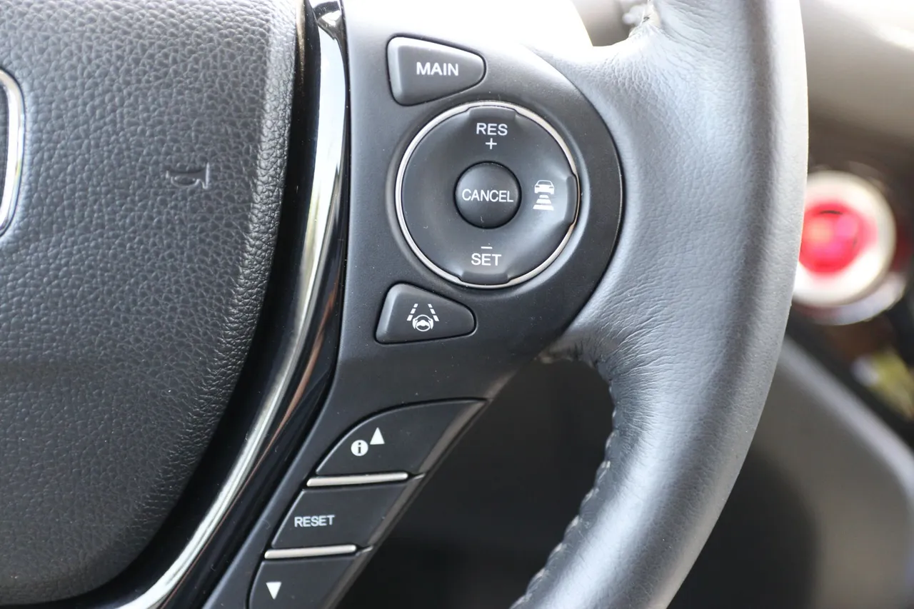 2017 Honda Pilot — photo 28 of 36