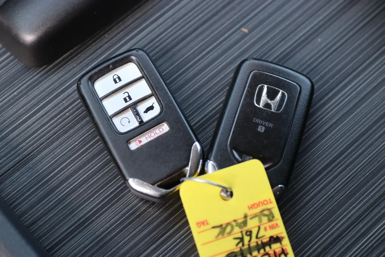 2017 Honda Pilot — photo 33 of 36
