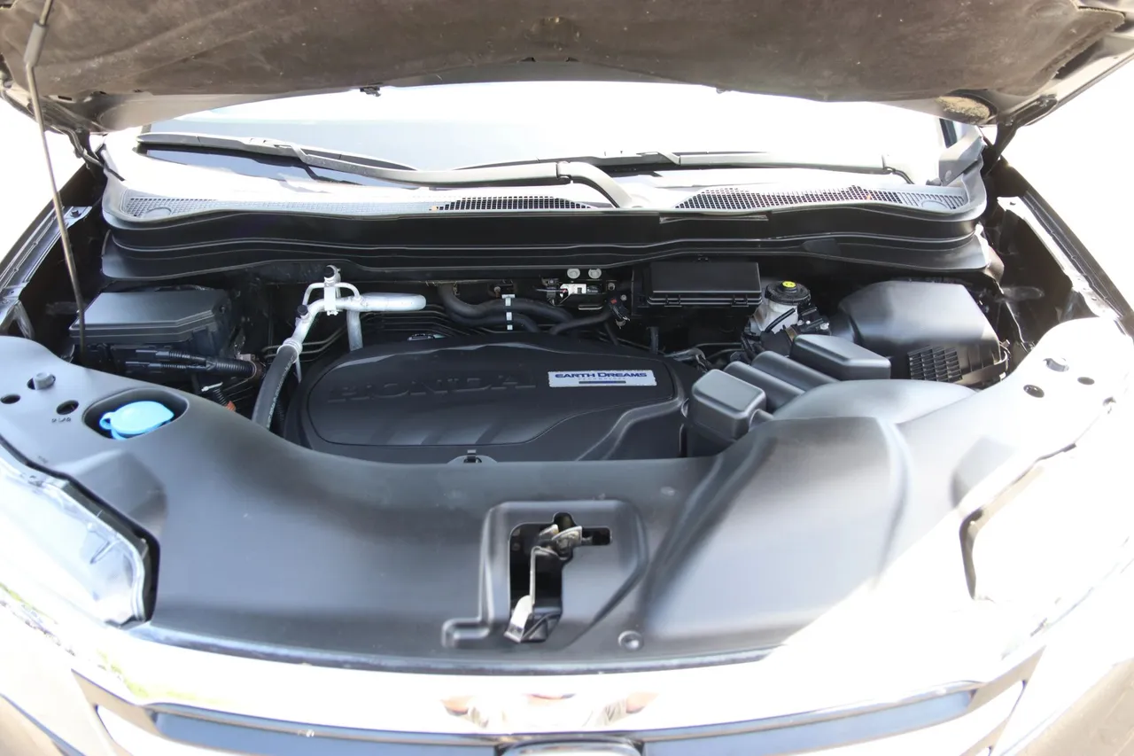 2017 Honda Pilot — photo 34 of 36