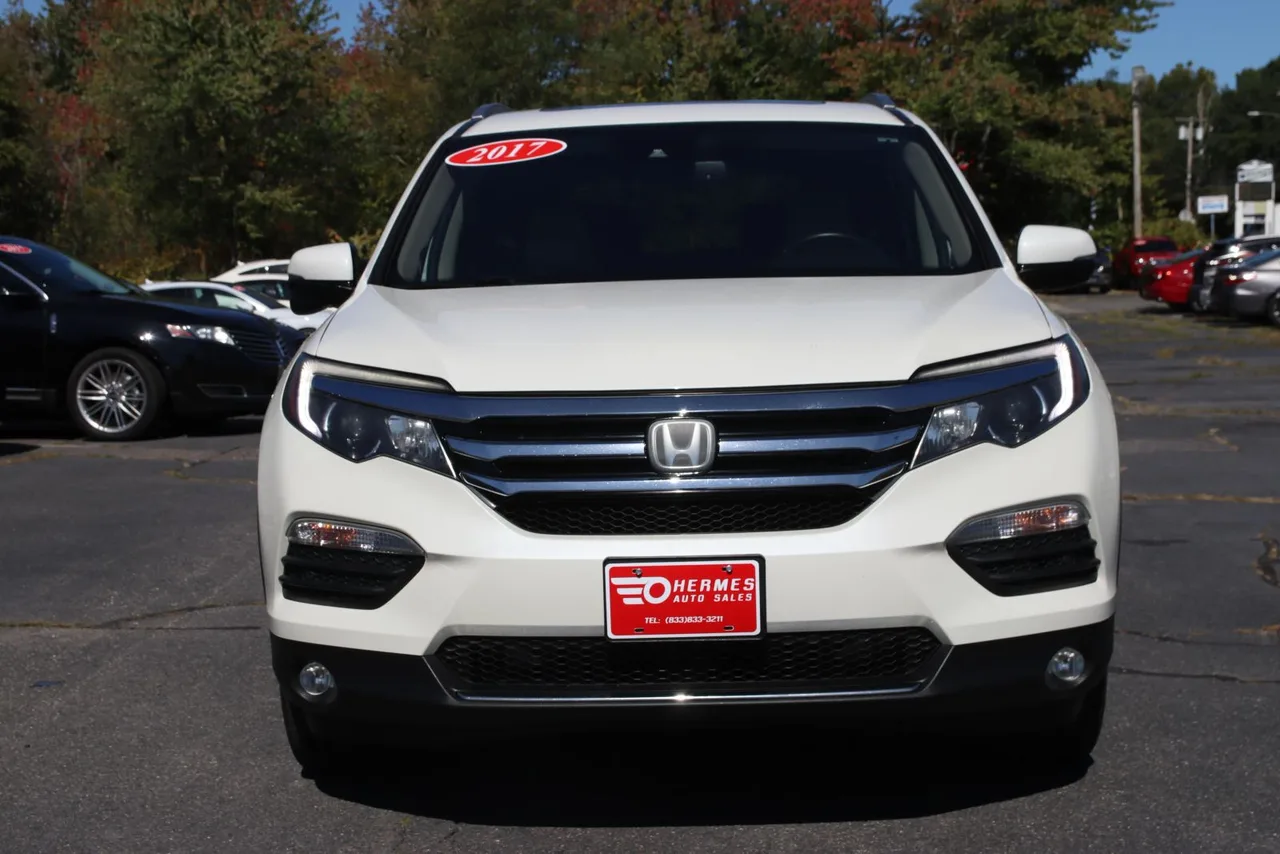 2017 Honda Pilot Touring Sport Utility 4D in White — photo 2 of 46
