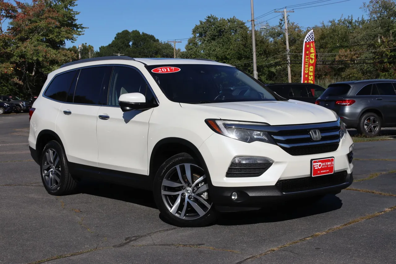 2017 Honda Pilot Touring Sport Utility 4D in White — photo 3 of 46