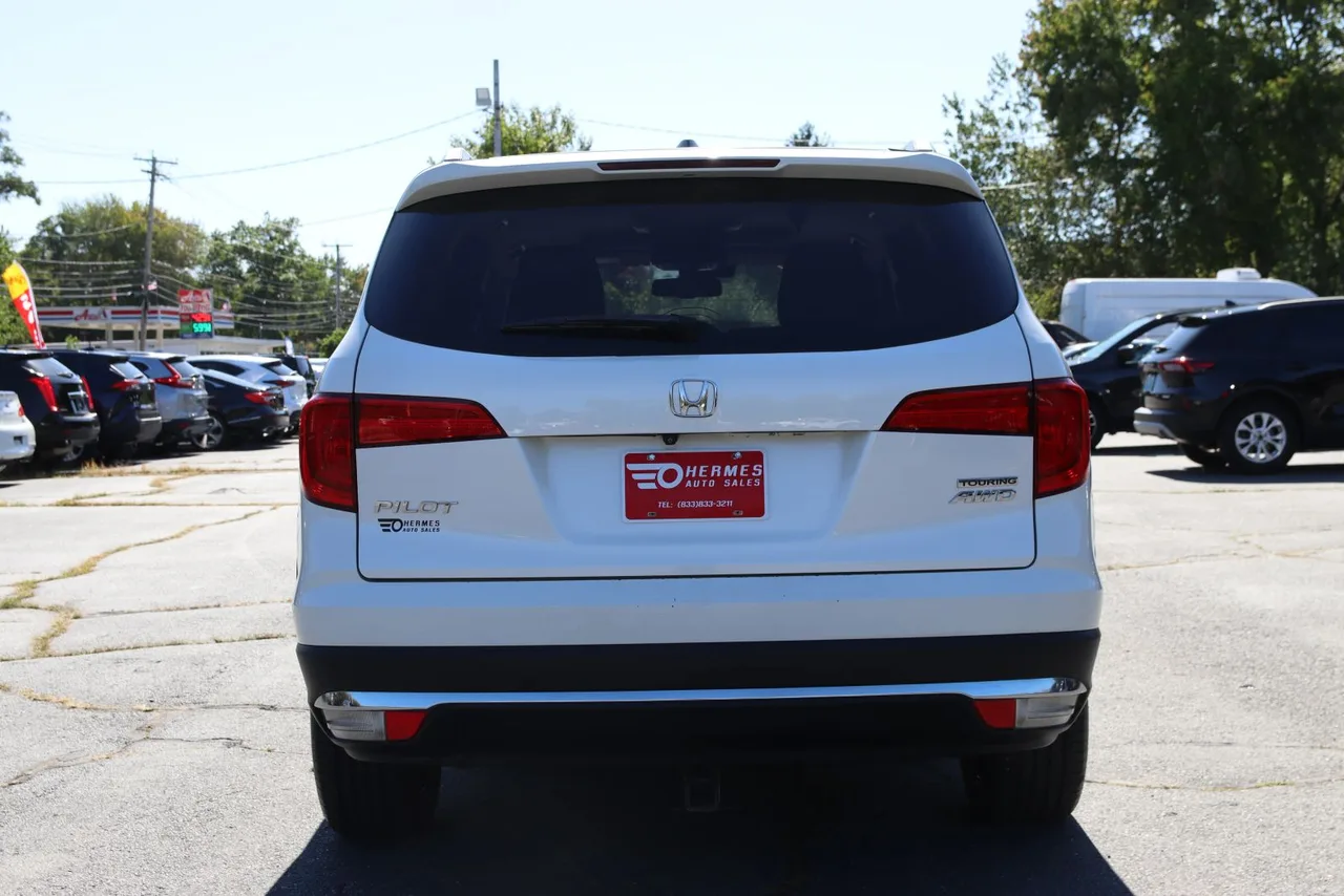 2017 Honda Pilot Touring Sport Utility 4D in White — photo 4 of 46