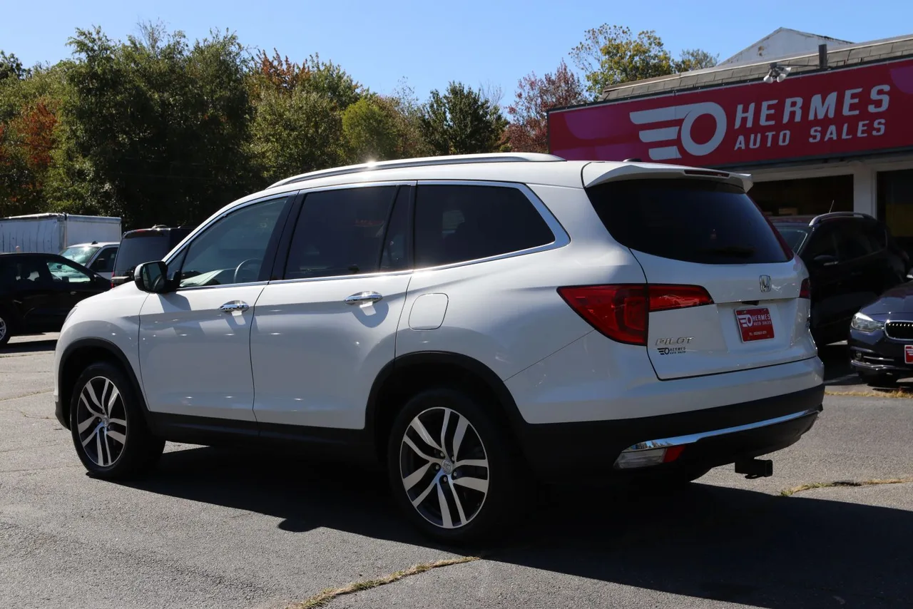 2017 Honda Pilot Touring Sport Utility 4D in White — photo 7 of 46