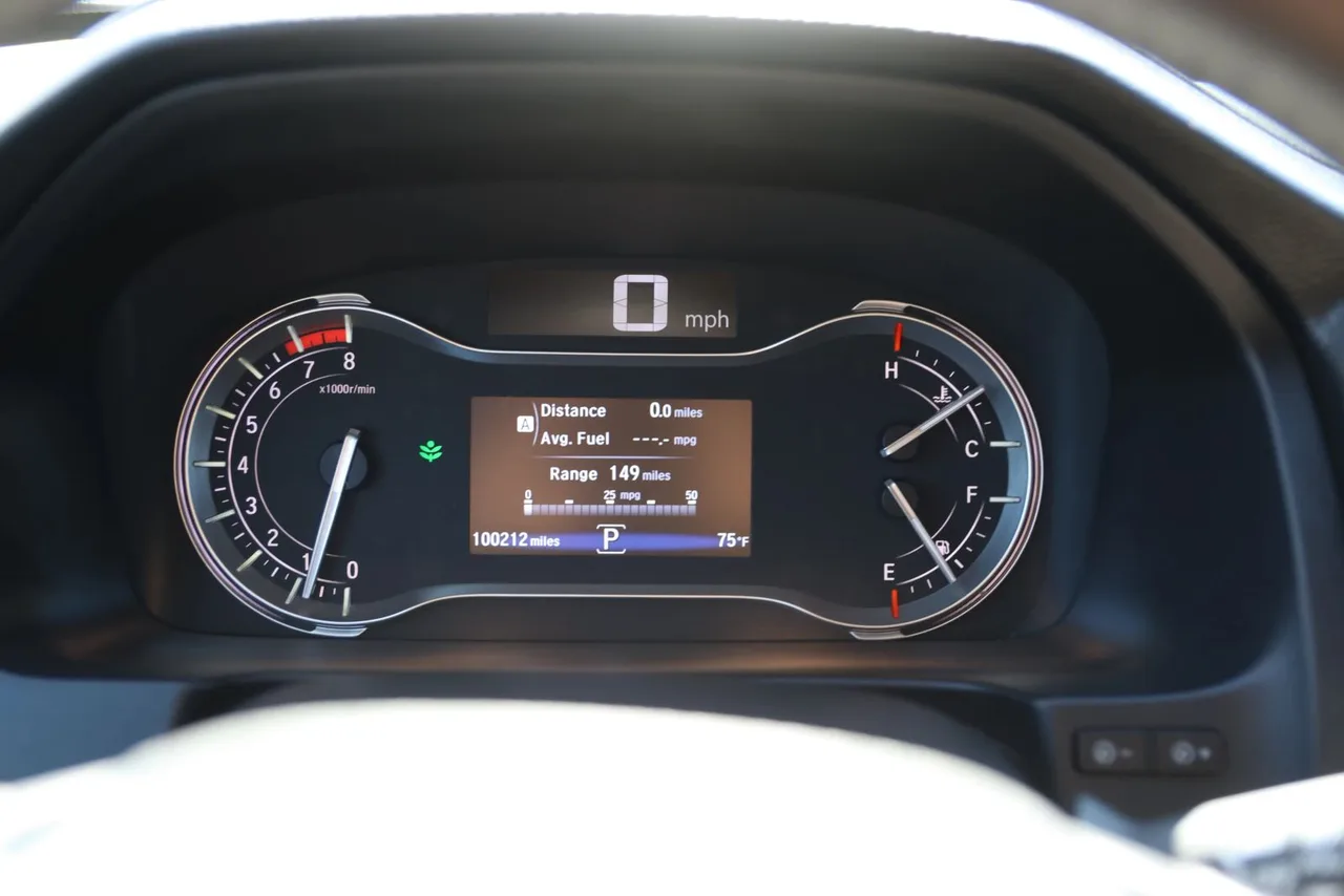 2017 Honda Pilot Touring Sport Utility 4D in White — photo 30 of 46