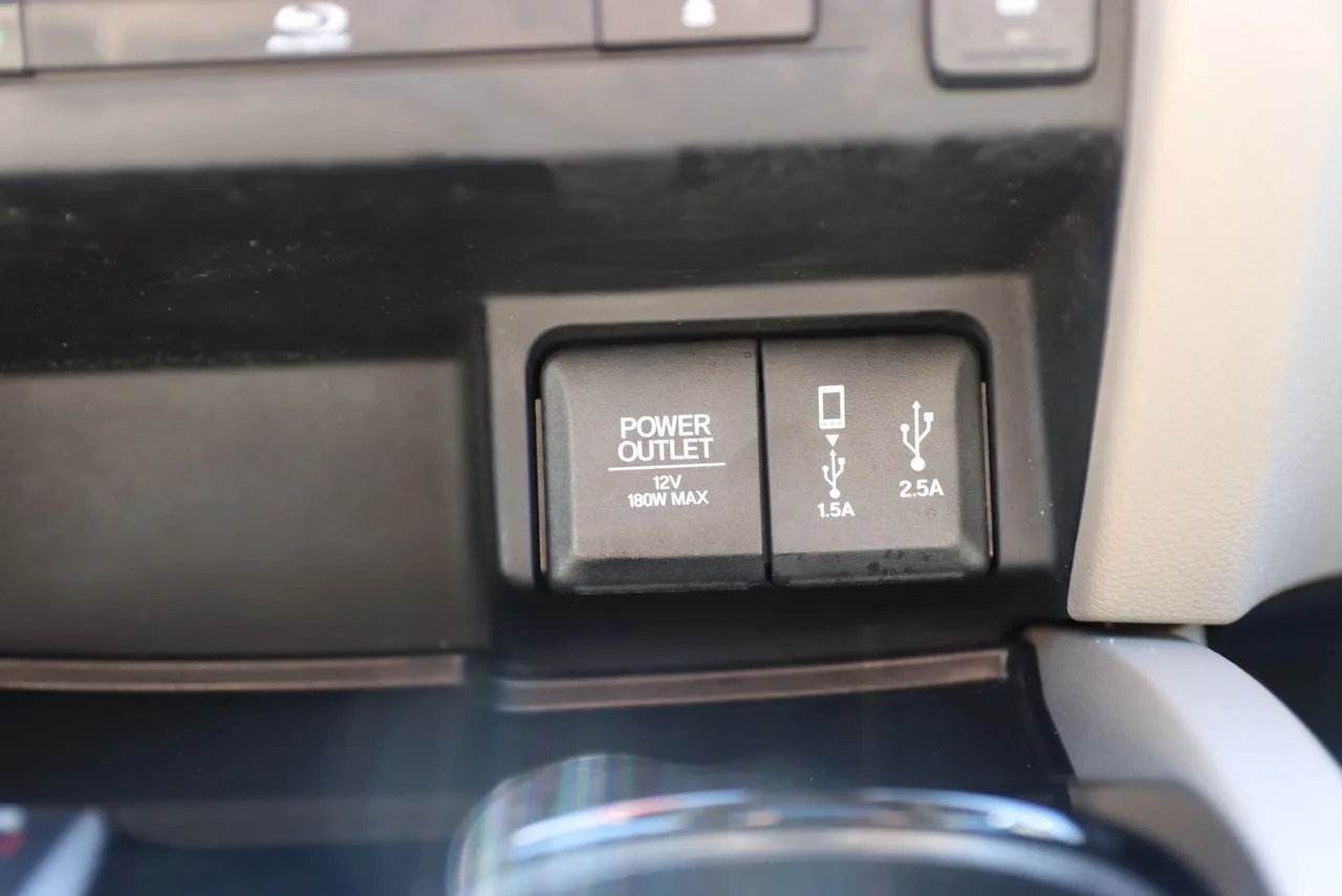 2017 Honda Pilot Touring Sport Utility 4D in White — photo 33 of 46