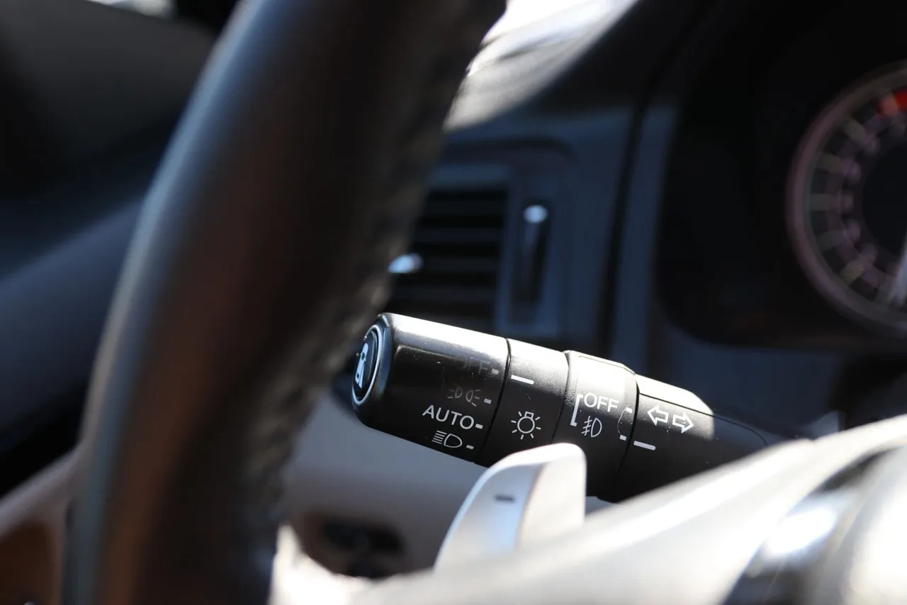 2017 Honda Pilot Touring Sport Utility 4D in White — photo 38 of 46