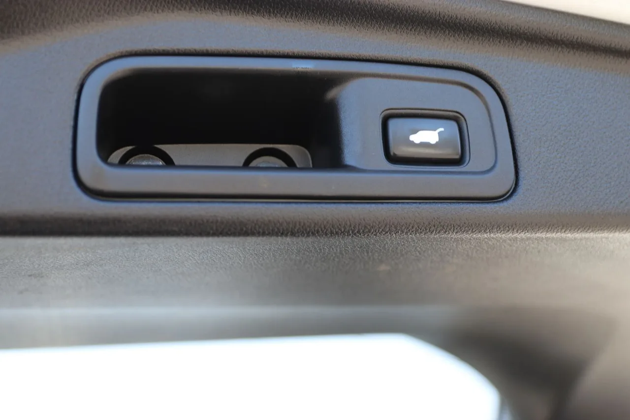2017 Honda Pilot Touring Sport Utility 4D in White — photo 42 of 46