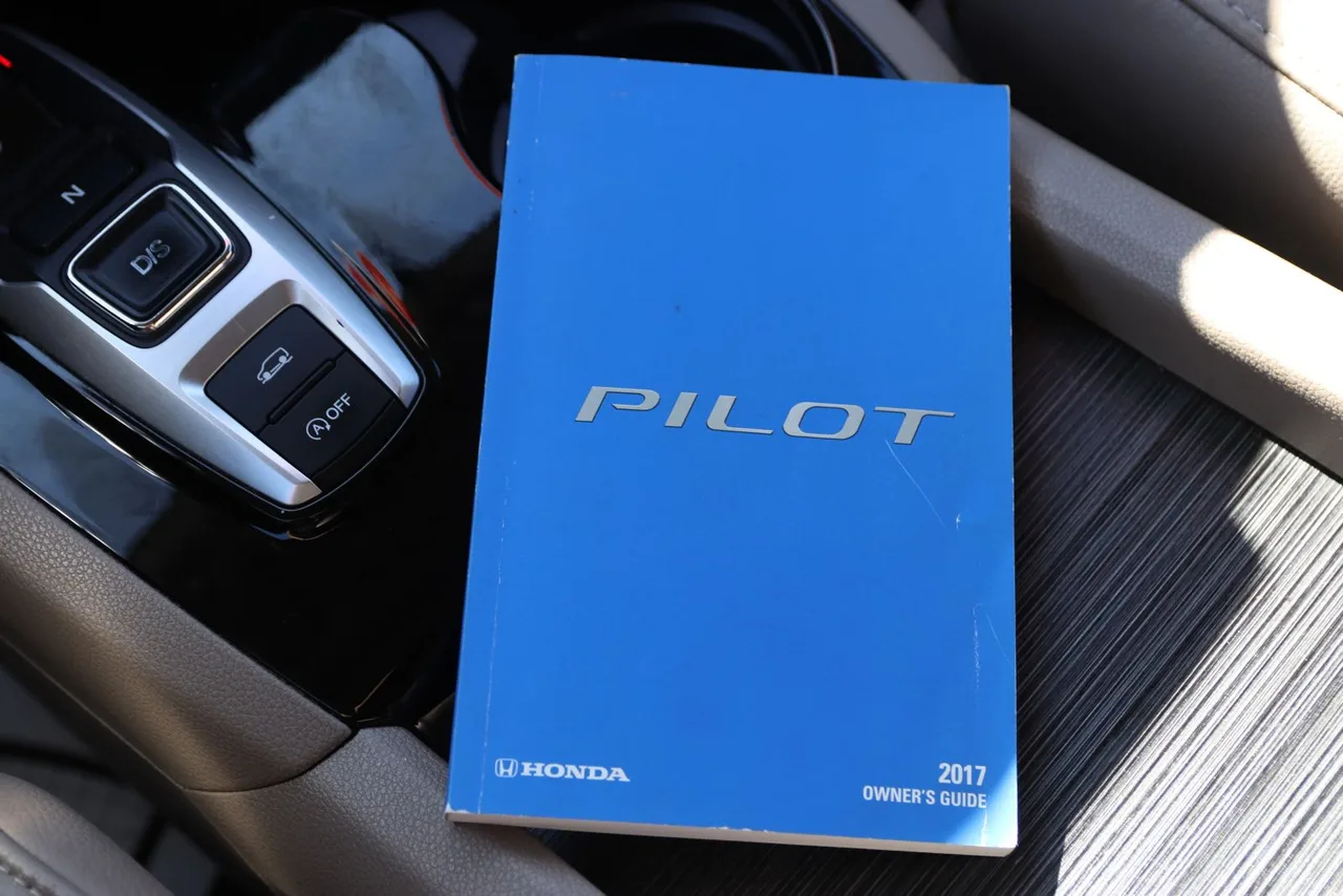2017 Honda Pilot Touring Sport Utility 4D in White — photo 46 of 46