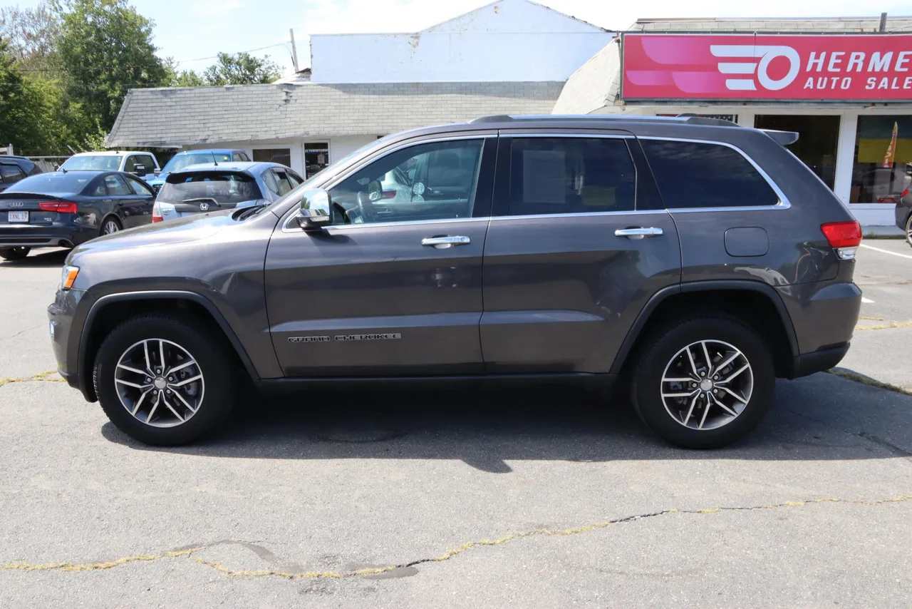 2017 Jeep Grand Cherokee — photo 2 of 31