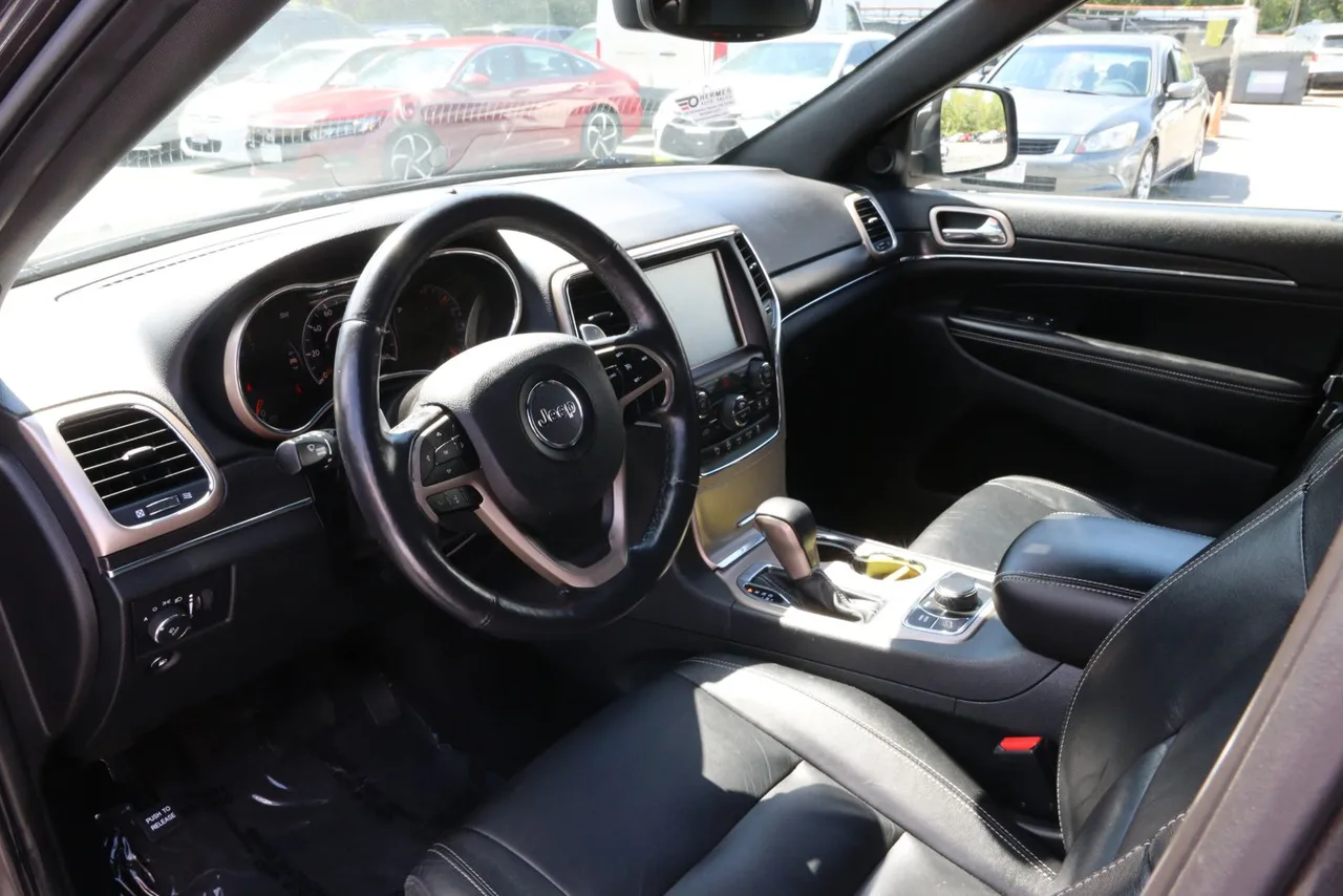2017 Jeep Grand Cherokee — photo 17 of 31