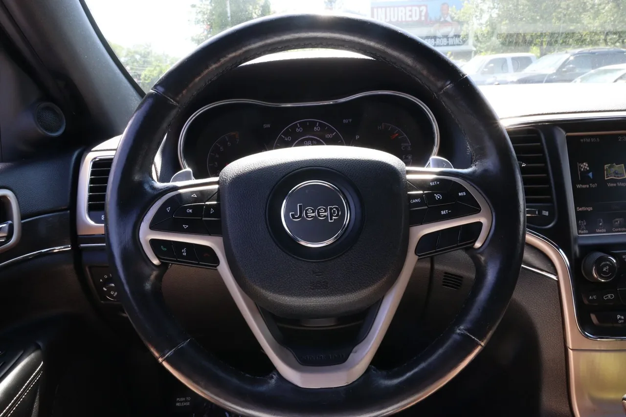 2017 Jeep Grand Cherokee — photo 18 of 31