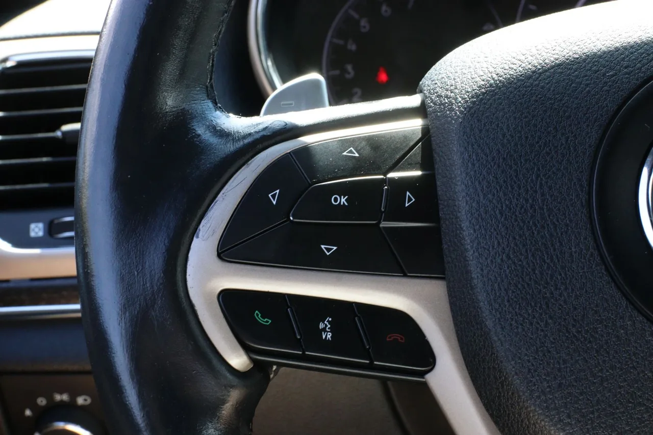 2017 Jeep Grand Cherokee — photo 19 of 31