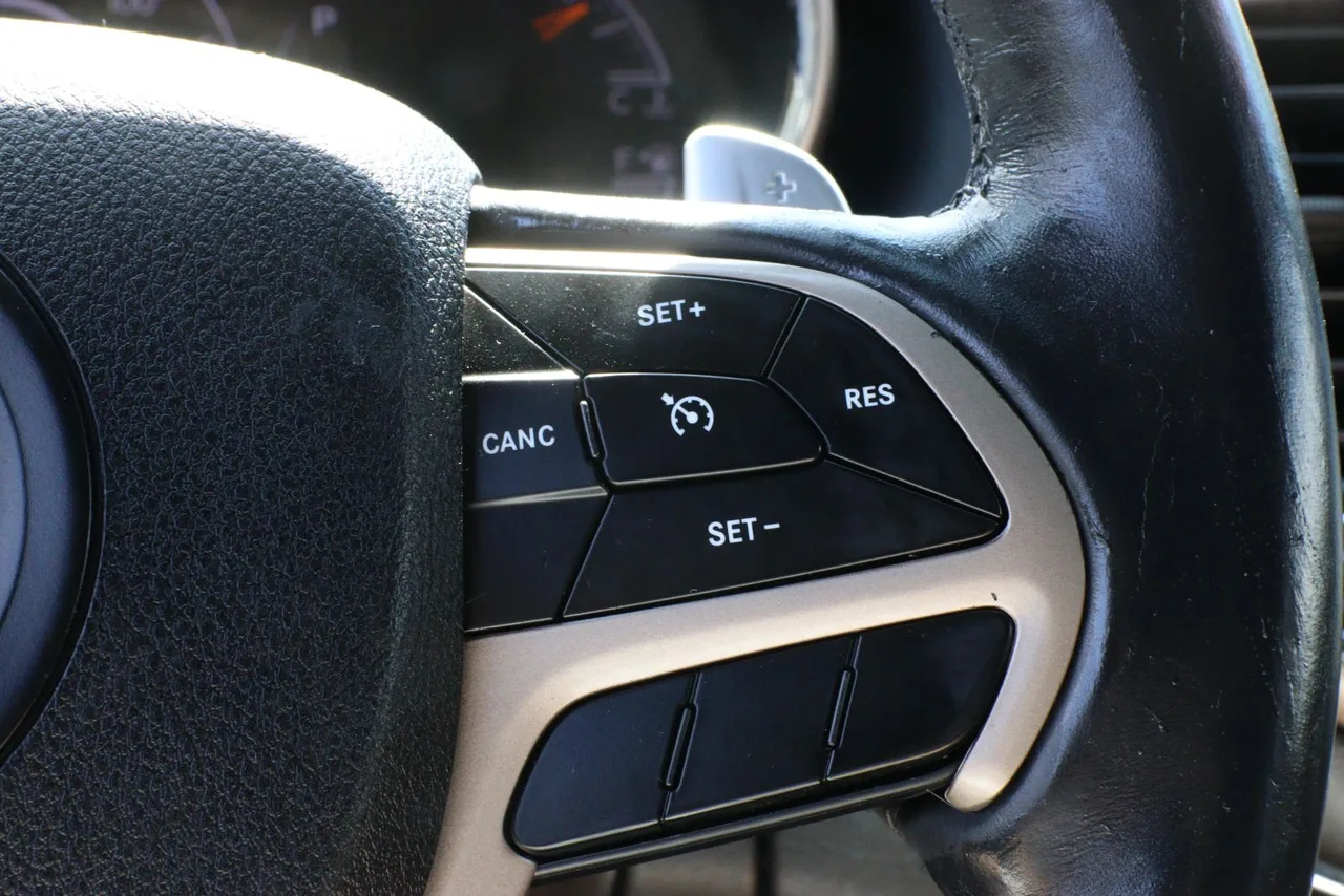 2017 Jeep Grand Cherokee — photo 20 of 31
