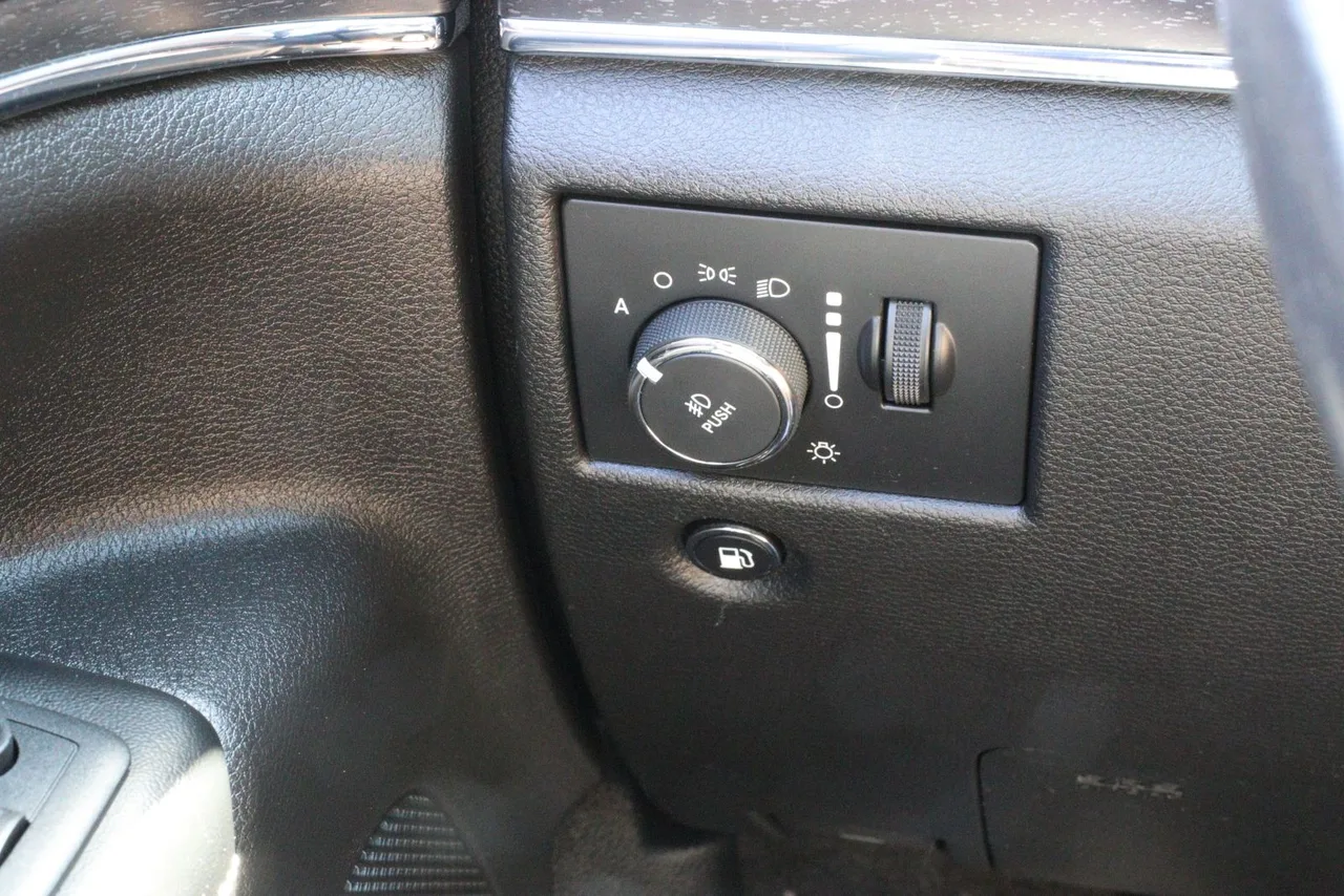 2017 Jeep Grand Cherokee — photo 21 of 31