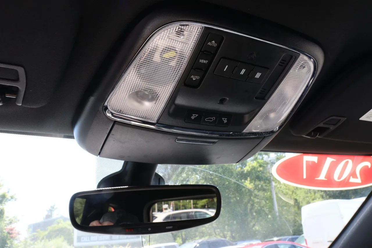 2017 Jeep Grand Cherokee — photo 22 of 31