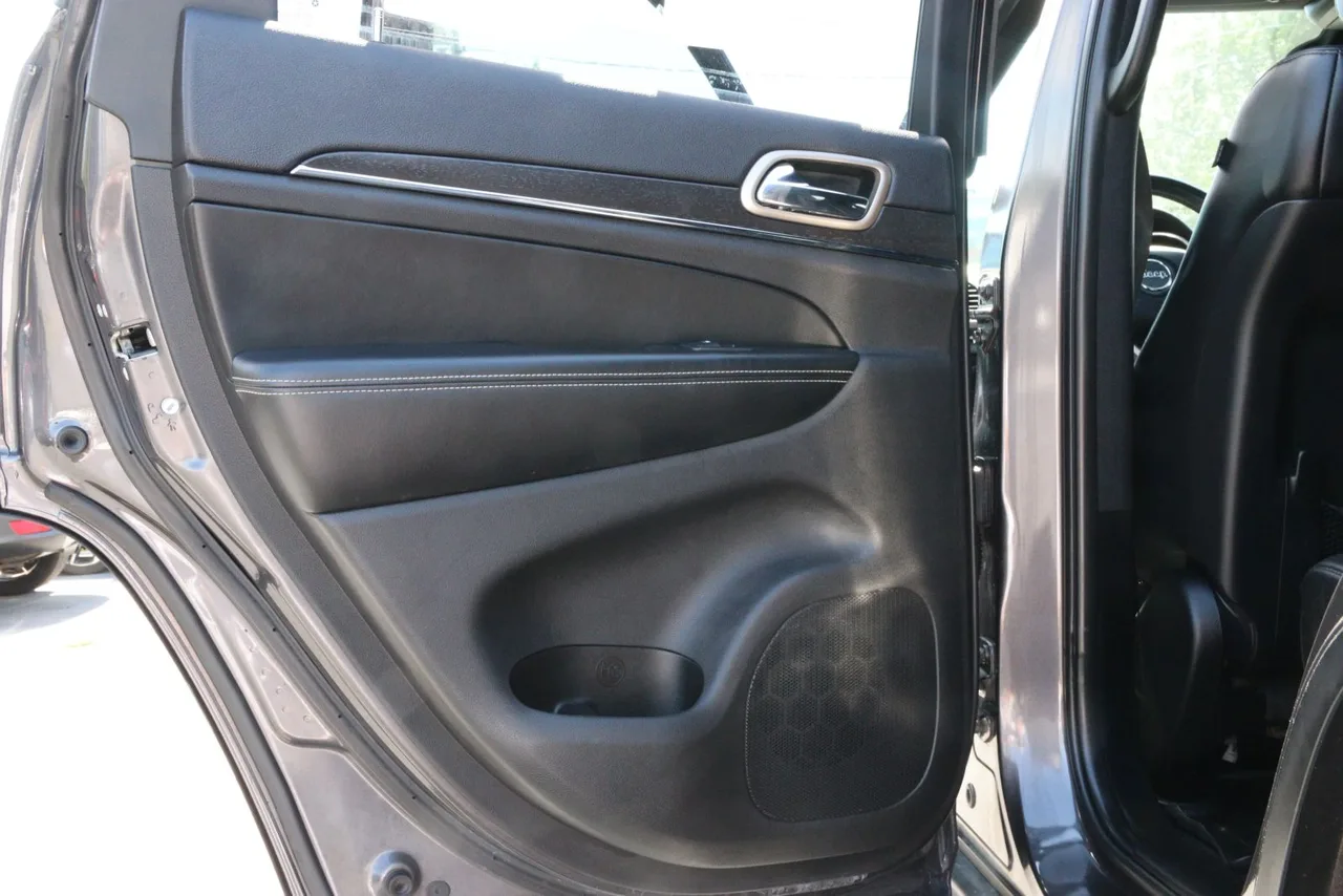 2017 Jeep Grand Cherokee — photo 26 of 31
