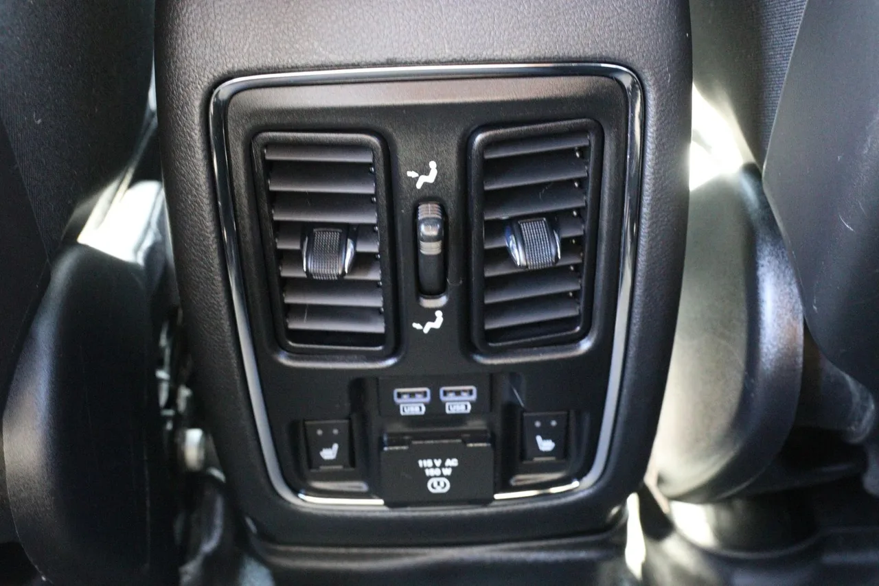 2017 Jeep Grand Cherokee — photo 28 of 31
