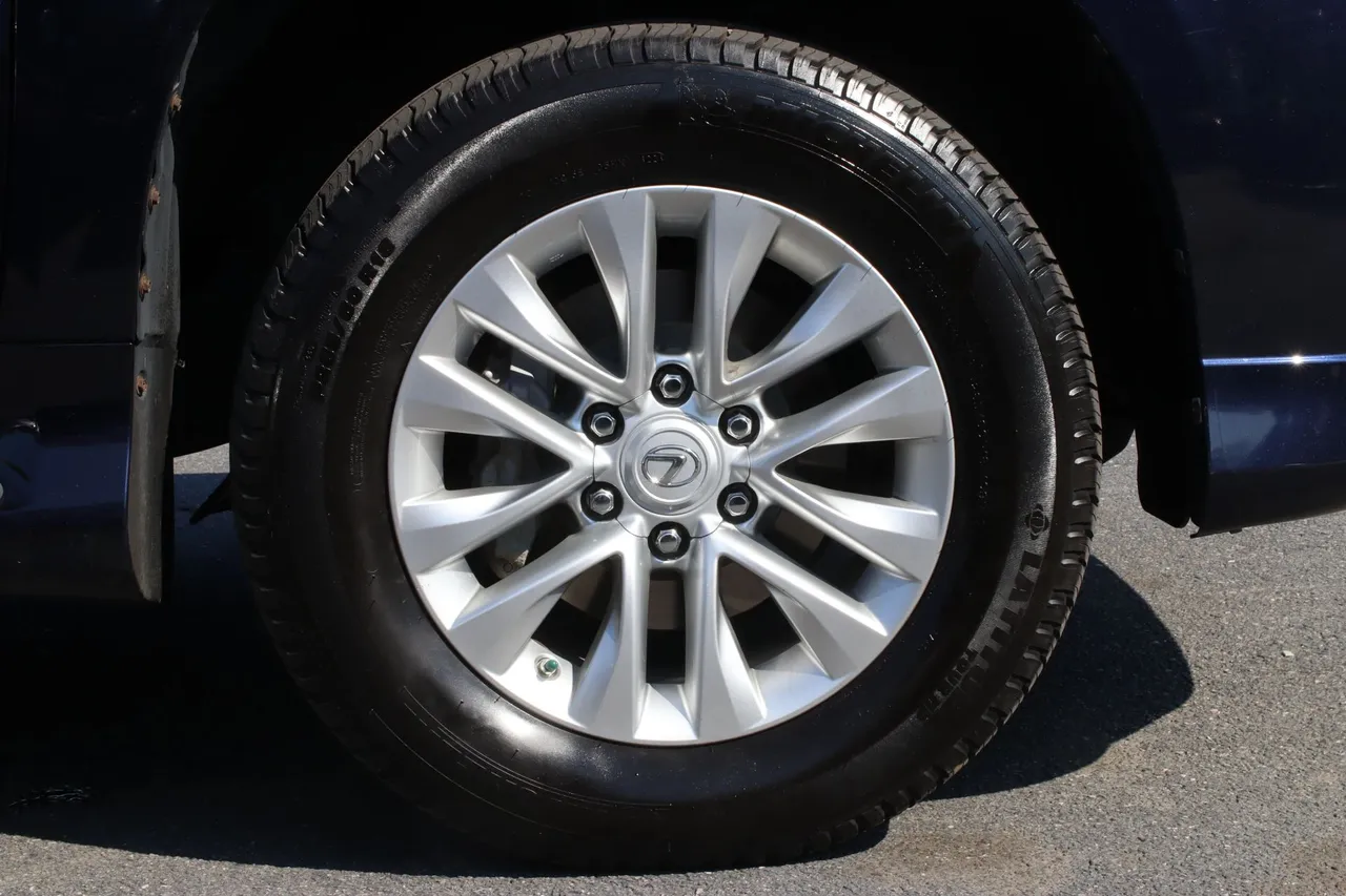 2017 Lexus GX — photo 9 of 37