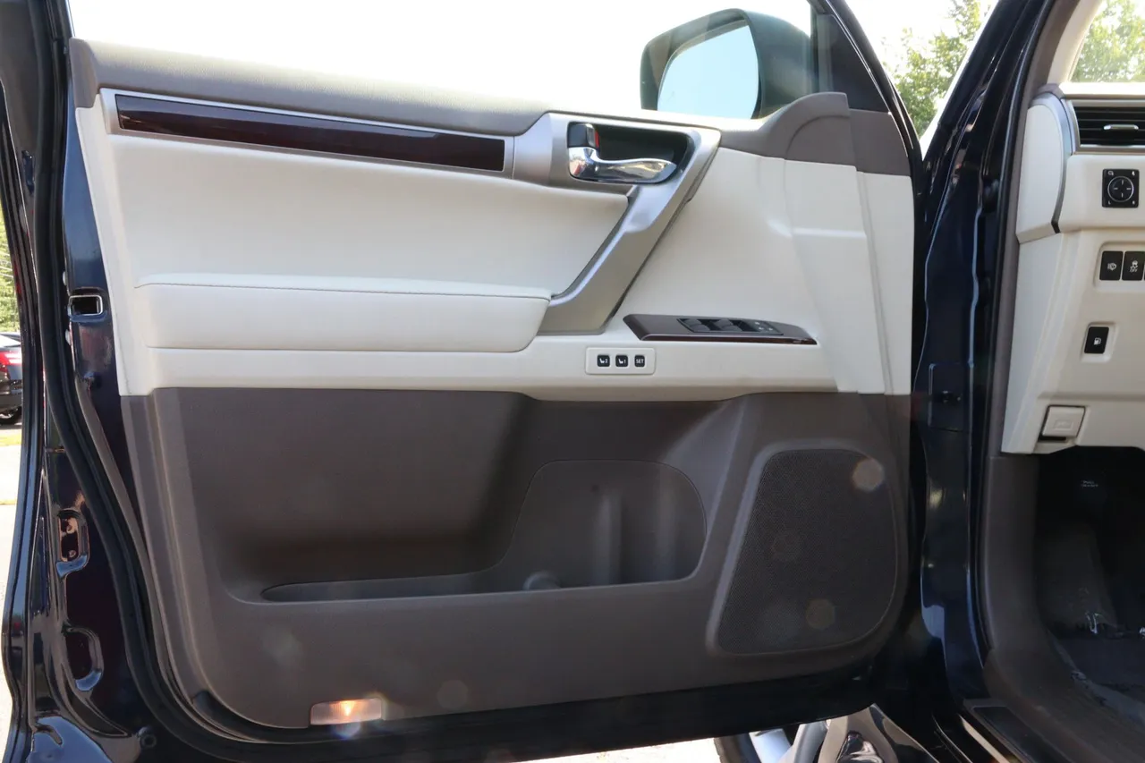 2017 Lexus GX — photo 13 of 37