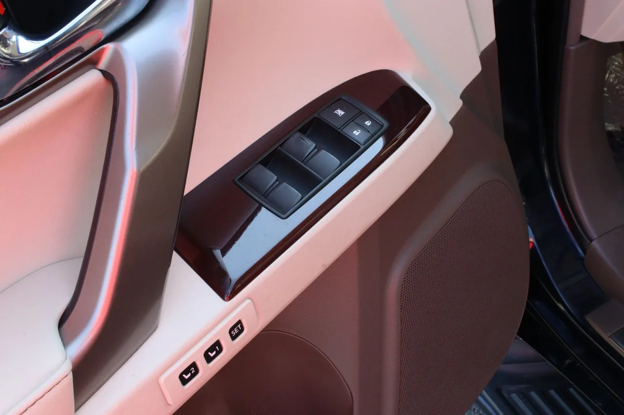 2017 Lexus GX — photo 14 of 37